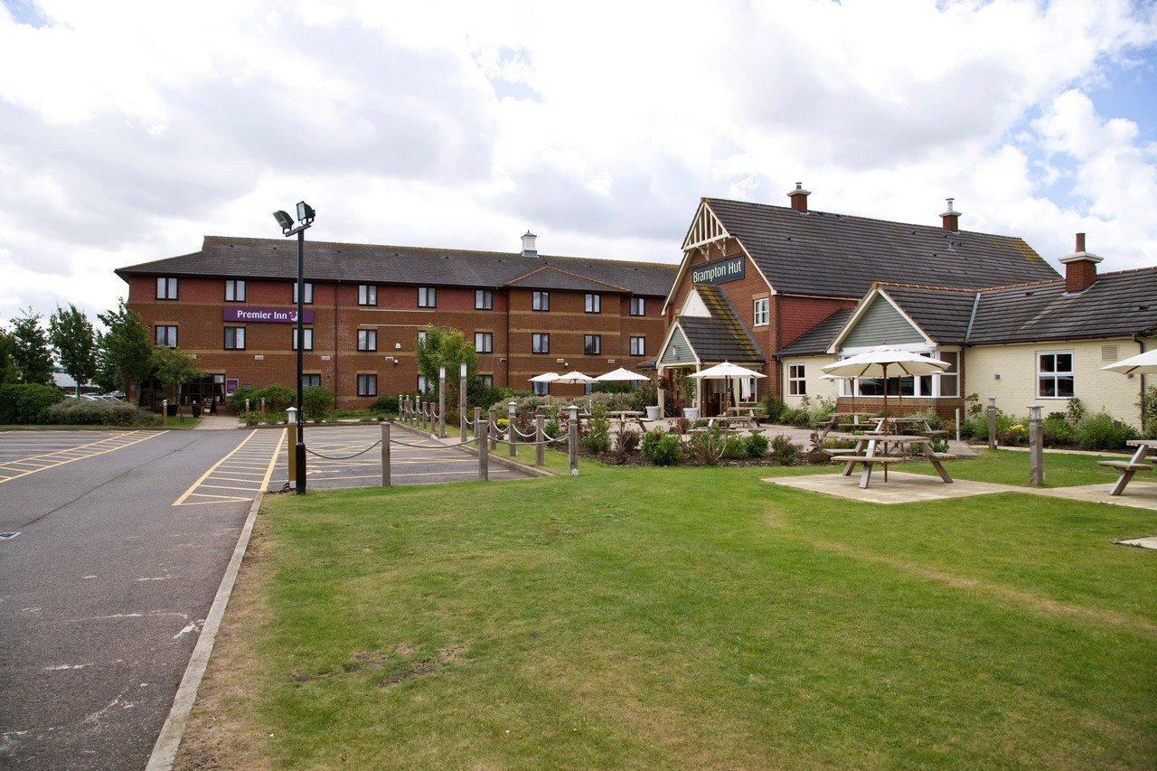 Premier Inn Huntingdon Exterior foto