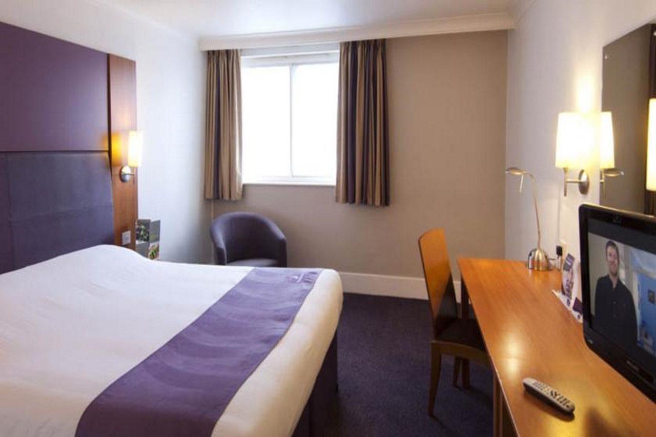 Premier Inn Huntingdon Exterior foto