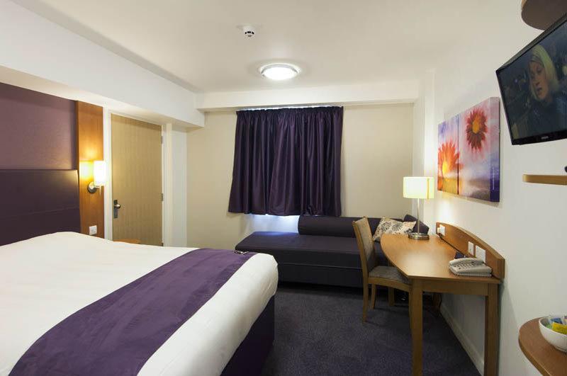 Premier Inn Huntingdon Exterior foto